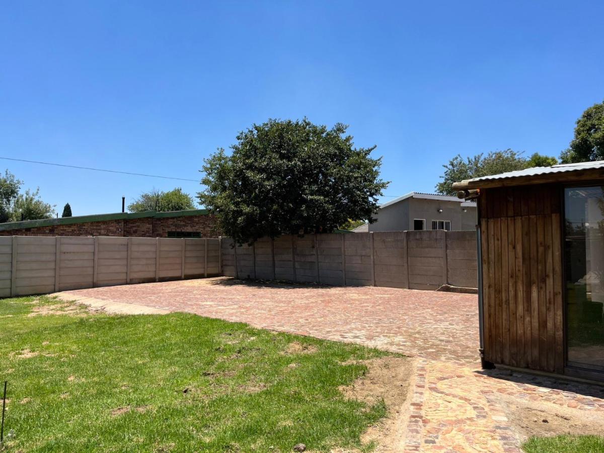 Firefly Budget Friendly Guest House Kempton Park Exterior photo