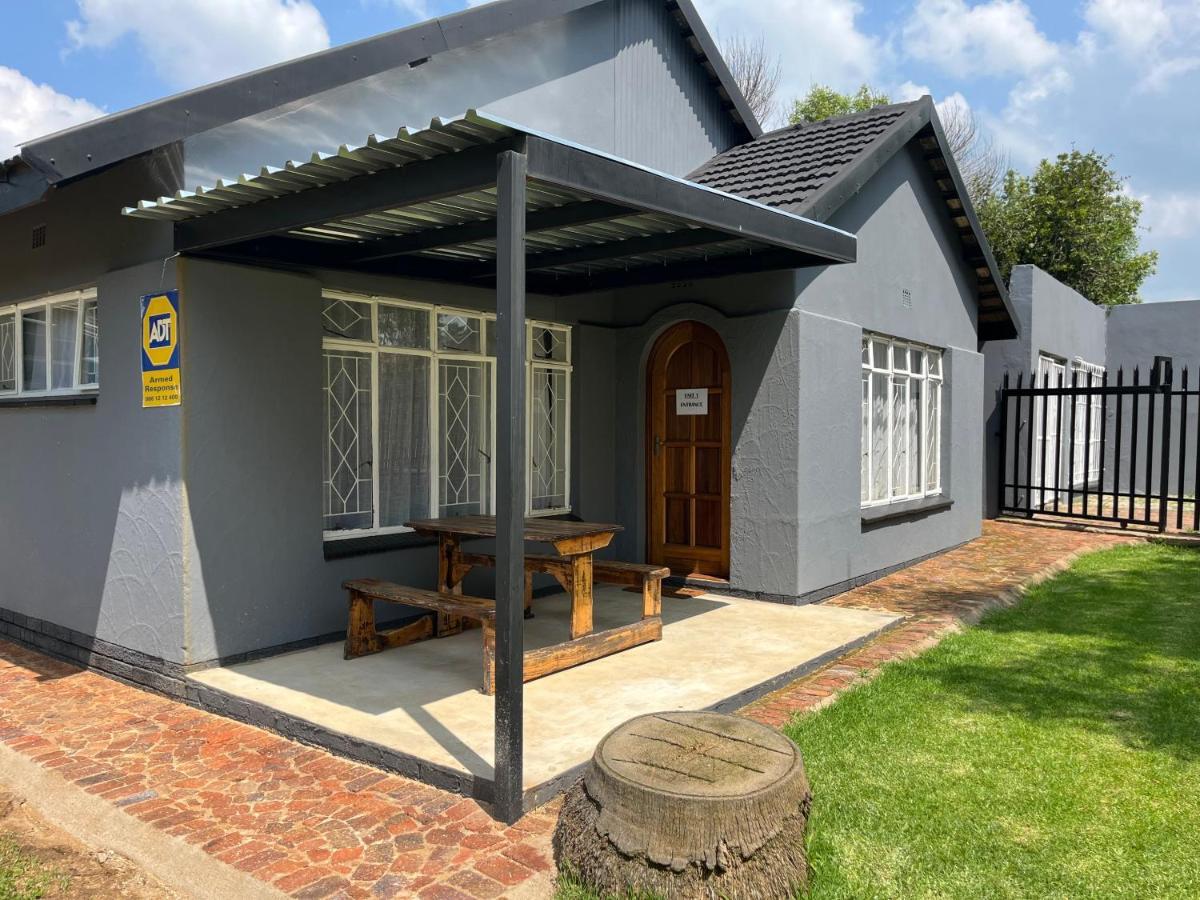 Firefly Budget Friendly Guest House Kempton Park Exterior photo