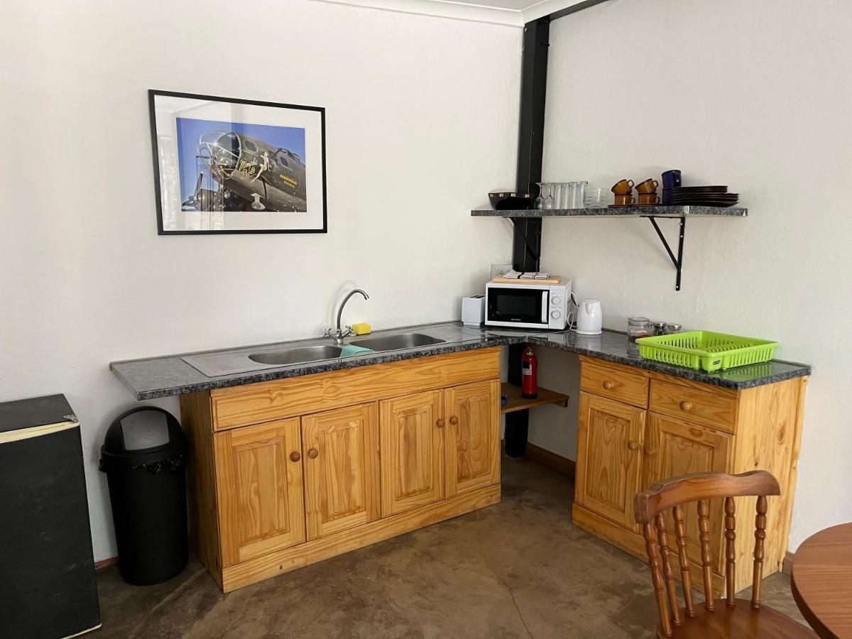 Firefly Budget Friendly Guest House Kempton Park Exterior photo